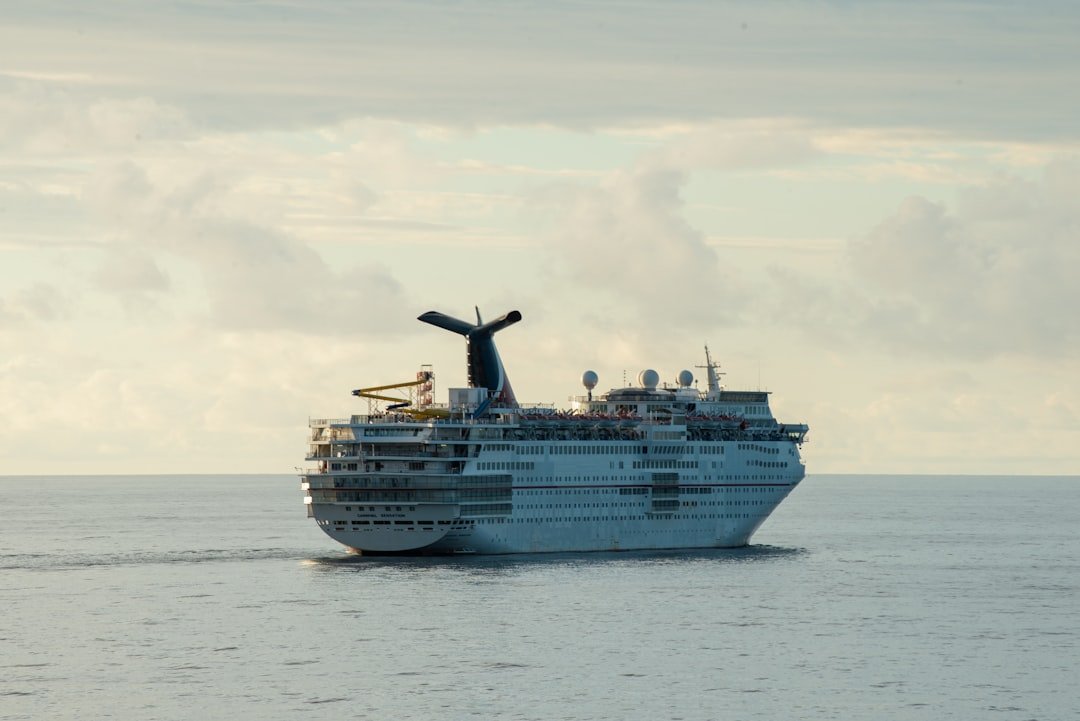 Photo Cruise ship ocean