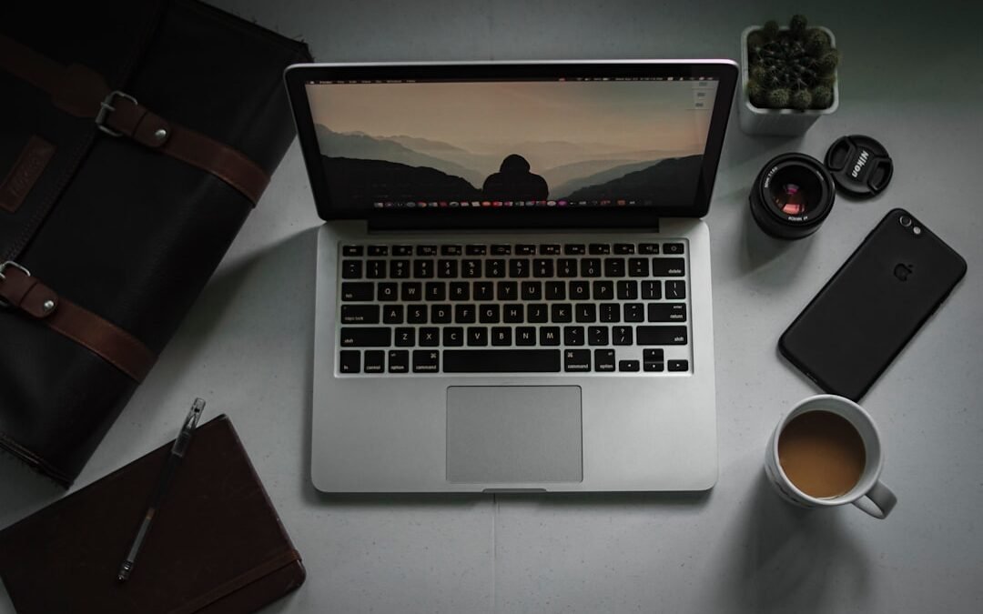 Photo Business traveler laptop