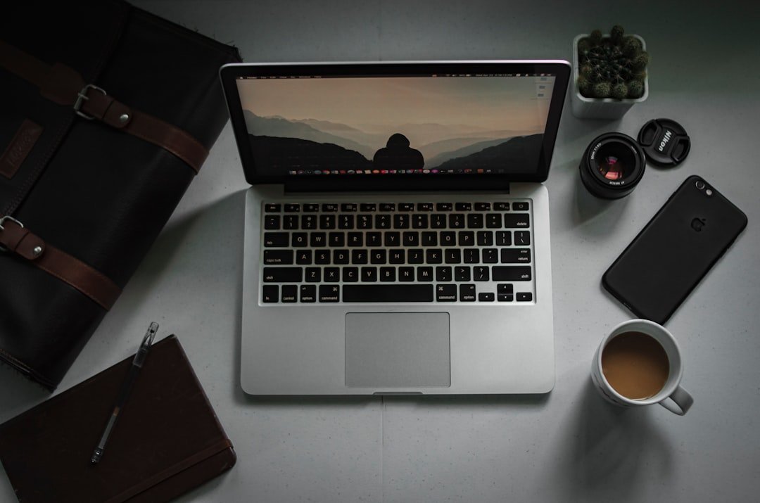 Photo Business traveler laptop