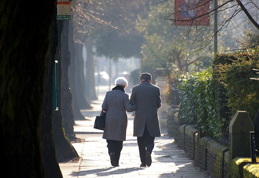 Elderly couple doctor