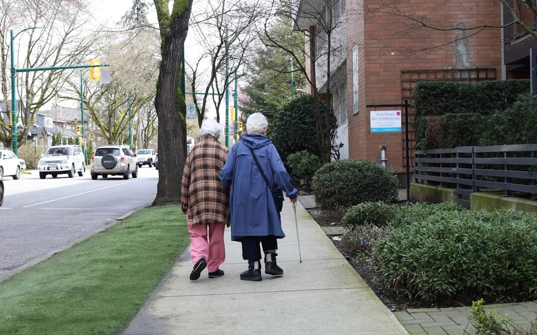 Photo Elderly couple doctor