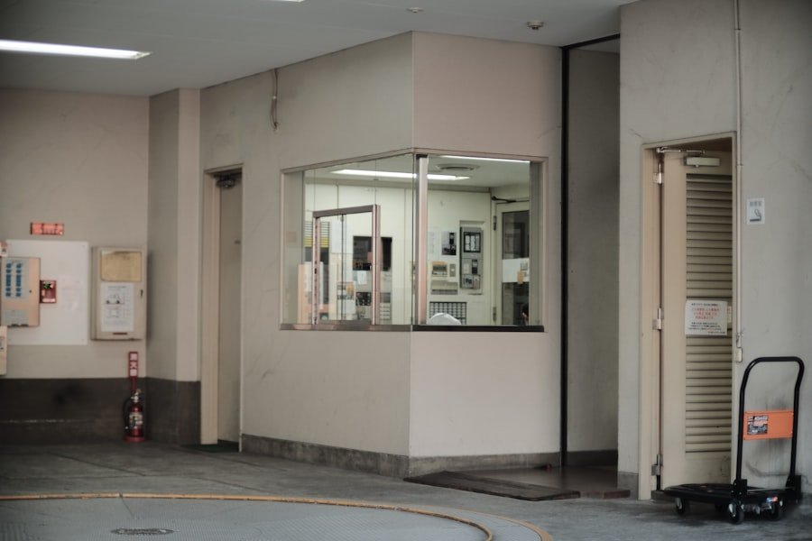 Photo Injured worker office
