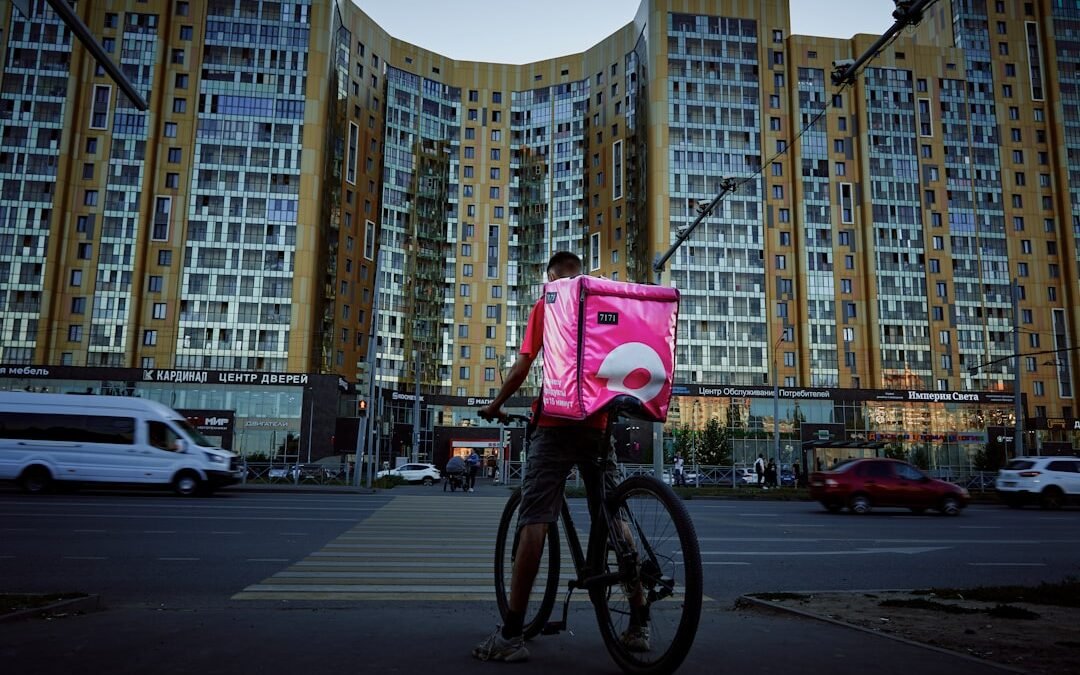 Ensuring Delivery Executives’ Safety: Accident Insurance for Zomato, Swiggy, Blinkit Riders in India