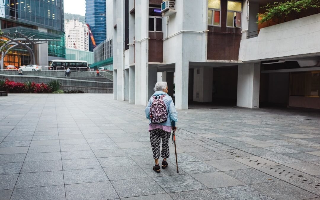 Photo Person with crutches